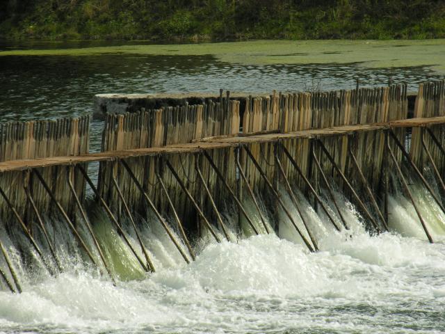 Barrage à aiguilles sur le Cher