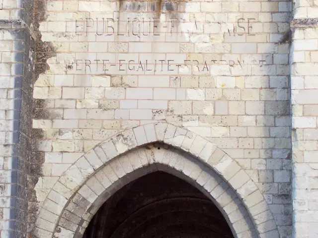 Extérieur Collégiale de Saint-Aignan
